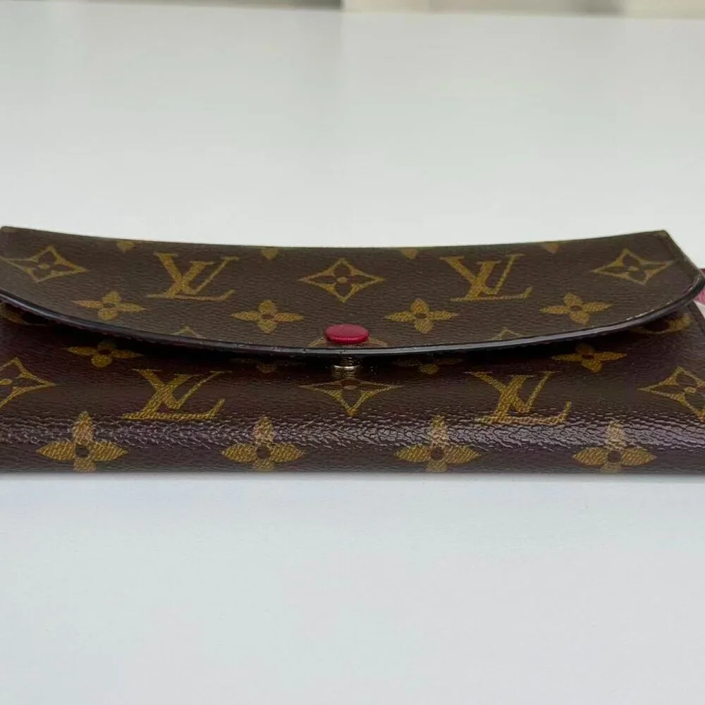 Louis Vuitton Monogram Canvas Wallet with Classic LV Logo Design